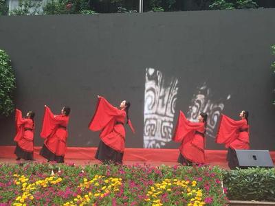 迎校慶 講實(shí)驗(yàn)人自己的故事 --記重慶市實(shí)驗(yàn)學(xué)校&ldquo;第二十屆百花節(jié)活動(dòng)&rdquo;